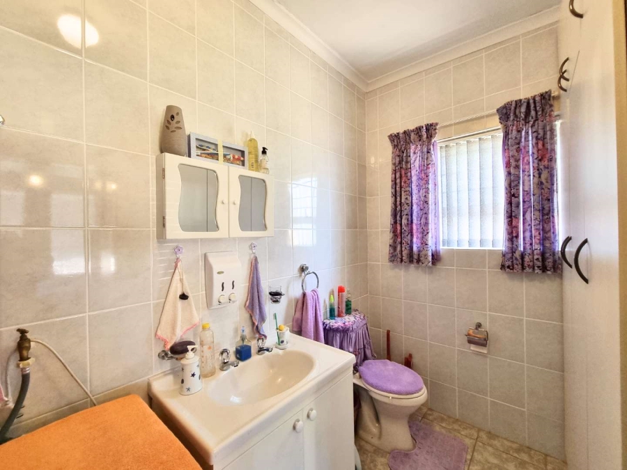 3 Bedroom Property for Sale in Sandbaai Western Cape